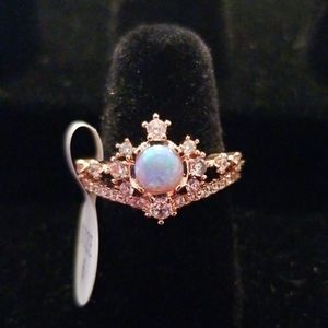 Opalescent ring